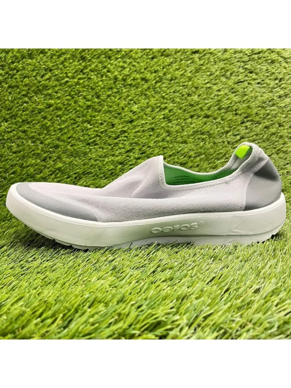 OOFOS OOmg EeZee Low Mens Size 10.5 Gray Casual Walking Slip On Recovery Shoes